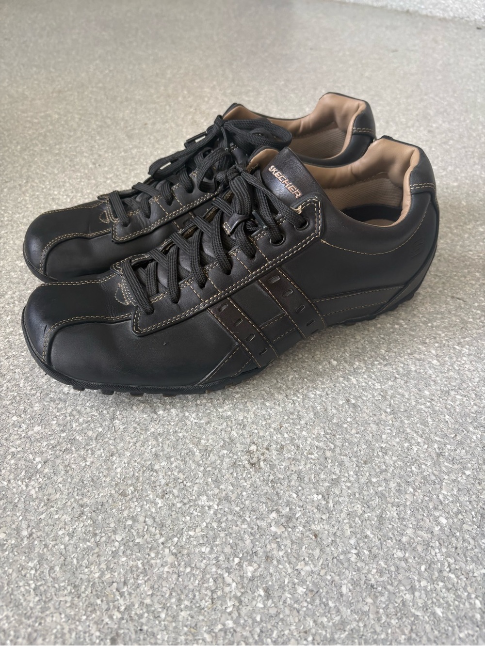 Skechers Men’s Black Casual lace up sneakers size 11